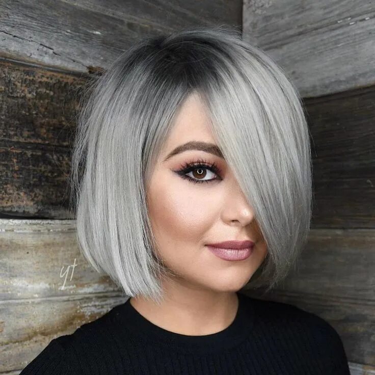 Покраска прически каре Sleek Gray Bob With Charcoal Roots Silver hair color, Hair styles, Grey hair col