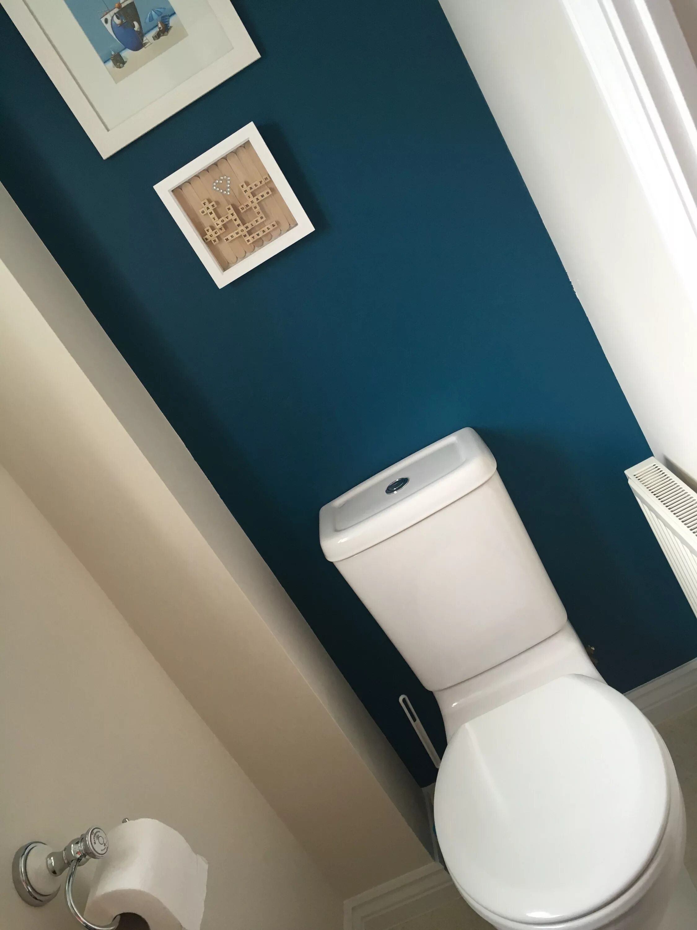 Покраска стен туалете фото Dulux teal tension, Dunelm vintage toilet roll holder and artwork. Wallpaper acc