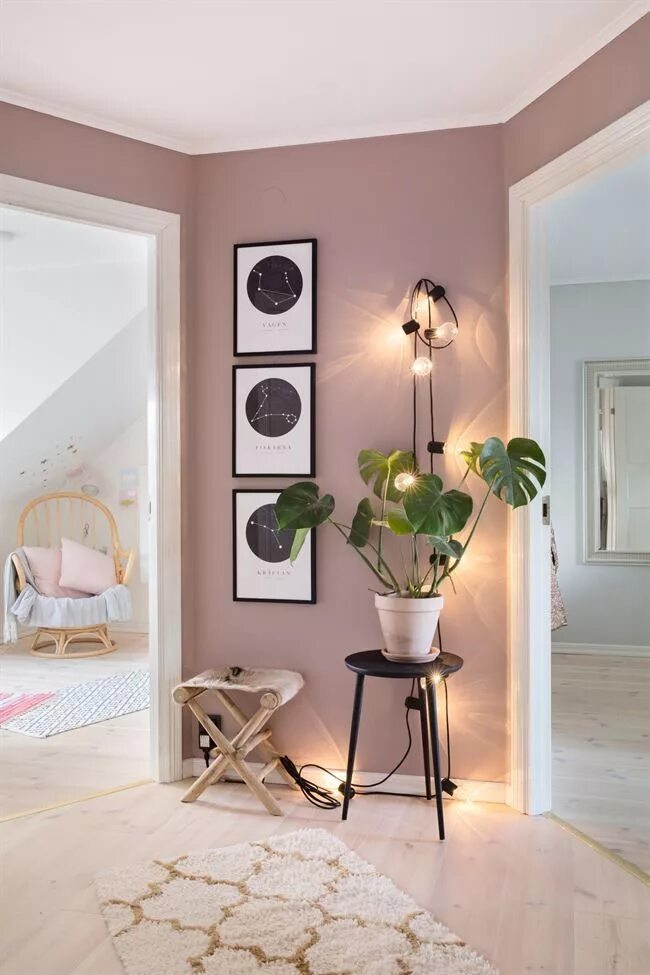 Покраска стен в интерьере квартиры фото La rénovation d'une maison en couleurs pastel House interior, Room decor, Interi