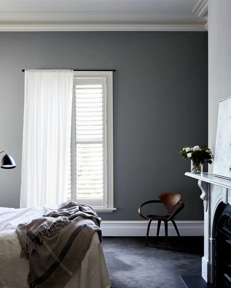 Покраска стен в серый цвет фото Dulux Bedroom Inspiration Popular grey paint colors, Bedroom colors, Grey featur