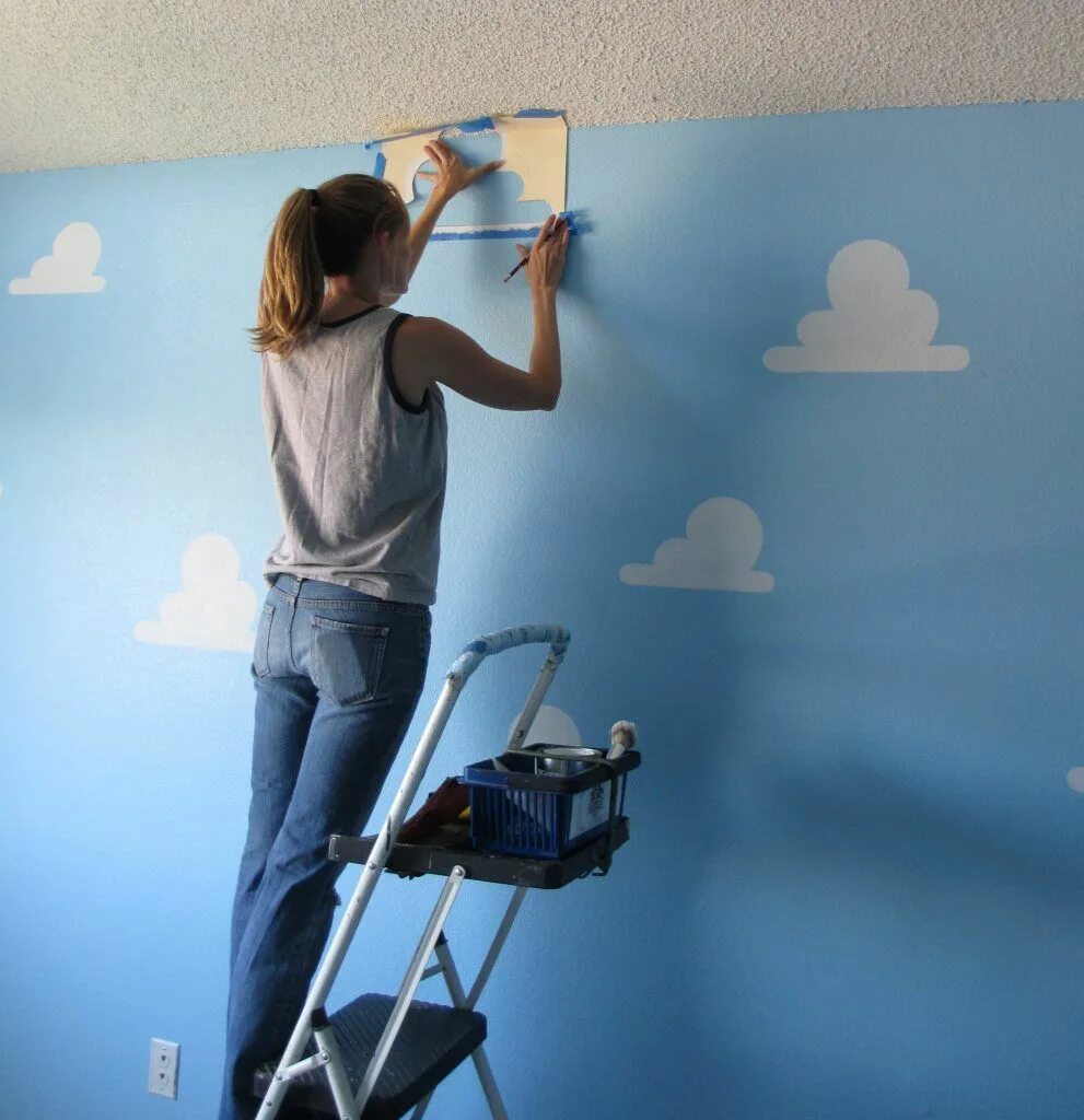 Покраска стен водоэмульсионной краской фото How to Paint Toy Story Clouds - Living Lullaby Designs Toy story room, Toy story