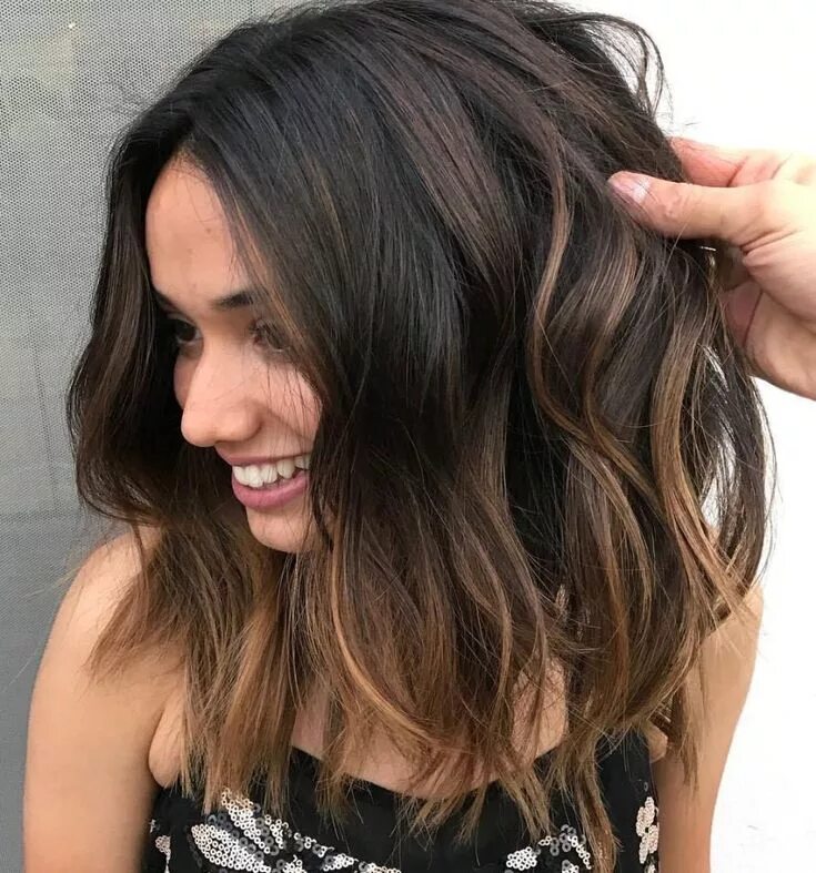 Покраска темных волос средней длины фото Subtle Caramel Balayage For Brunettes Effortless hairstyles, Short hair balayage