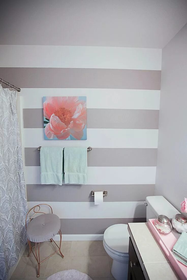 Покраска ванной комнаты своими руками фото Adventures in Dressmaking: stripe accent wall Gäste wc