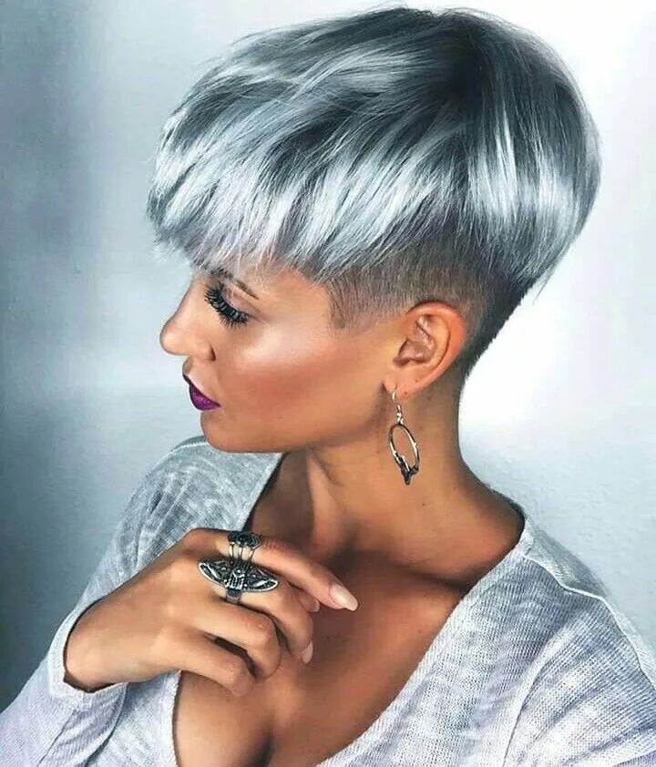 Покраска волос коротких стрижек для женщин Image result for hair paint cut Short silver hair, Short grey hair, Grey hair co