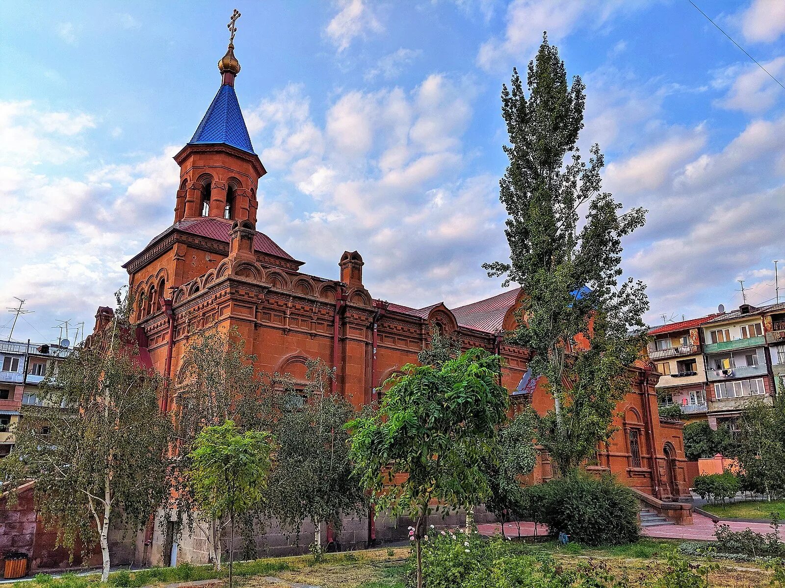 Покровская церковь ул закария канакерци 68 фото Файл:Russian Orthodox Church of Kanaker.jpg - Википедия