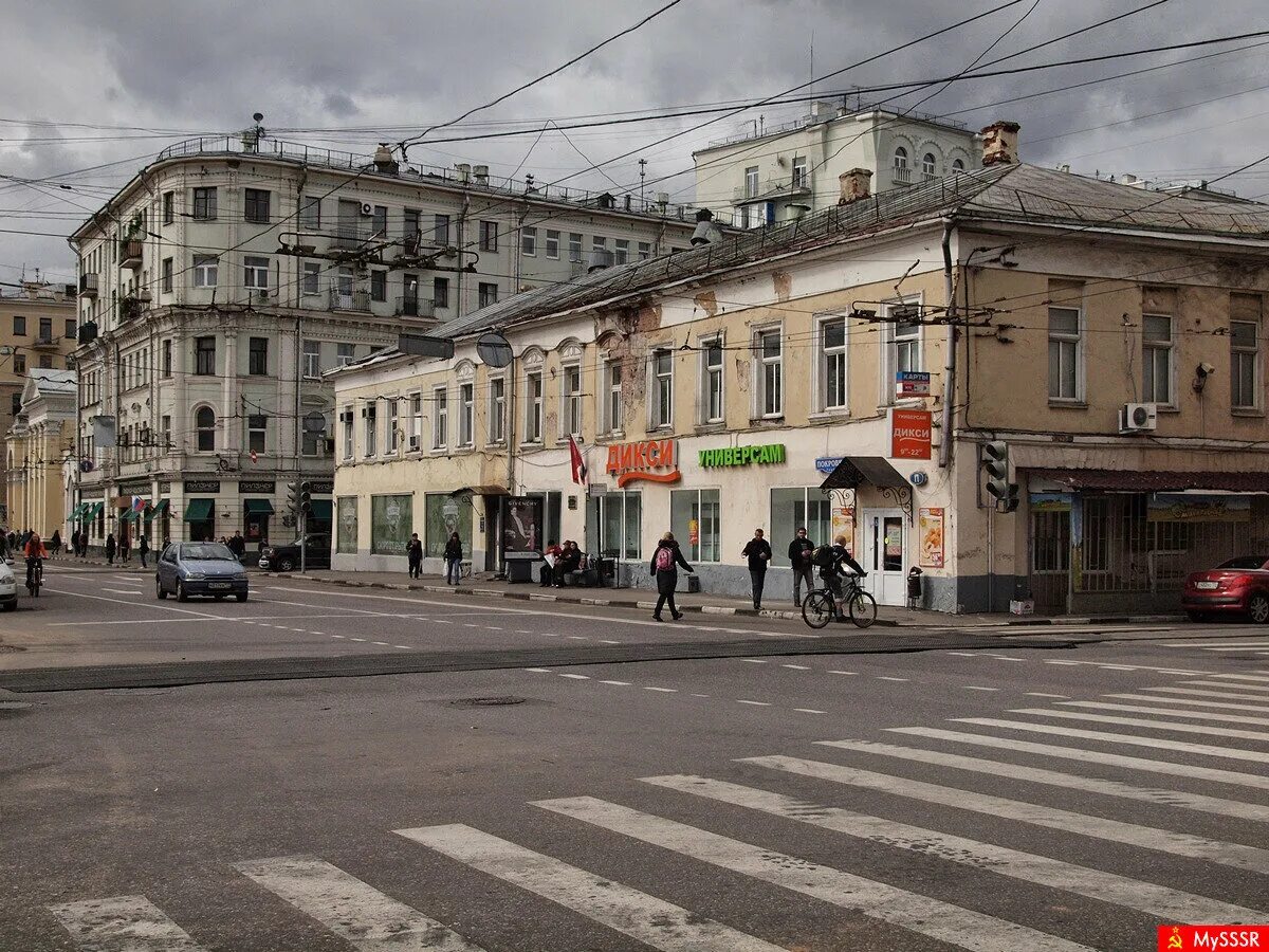 Покровские ворота в москве фото Покровка: "Из Ташкента барышни вернулись в ту же квартиру, что получили их погиб