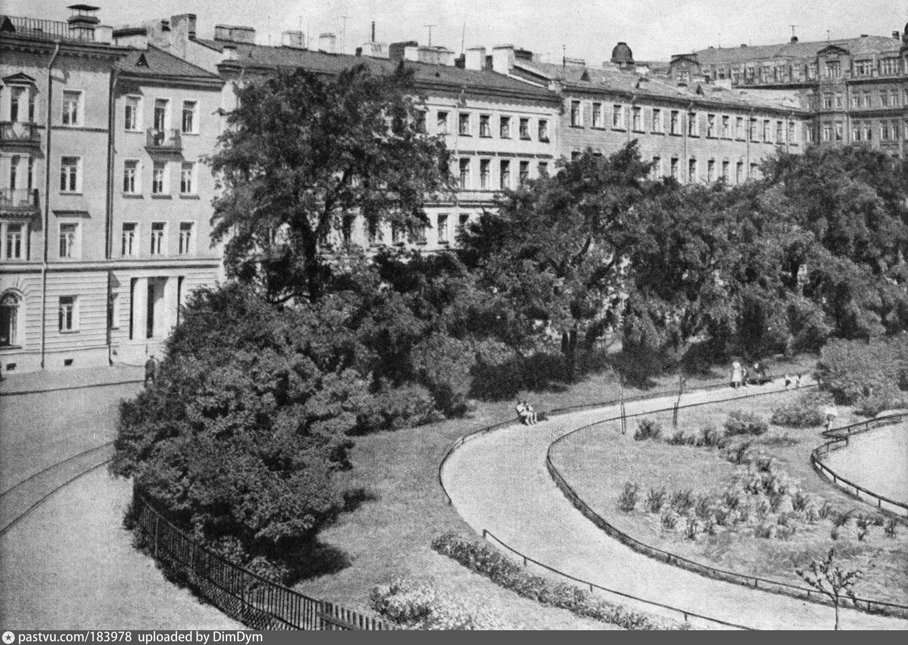 Фото Площадь Тургенева, Покровский сквер, памятный знак на месте церкви (Публ. 0