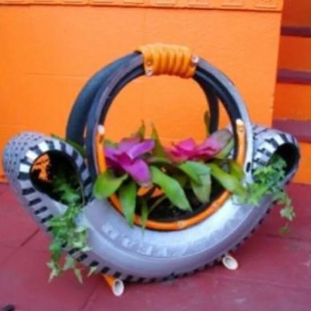 Покрышки поделки фото Pin on Tire Recycling Flower planters, Tire craft, Tire garden