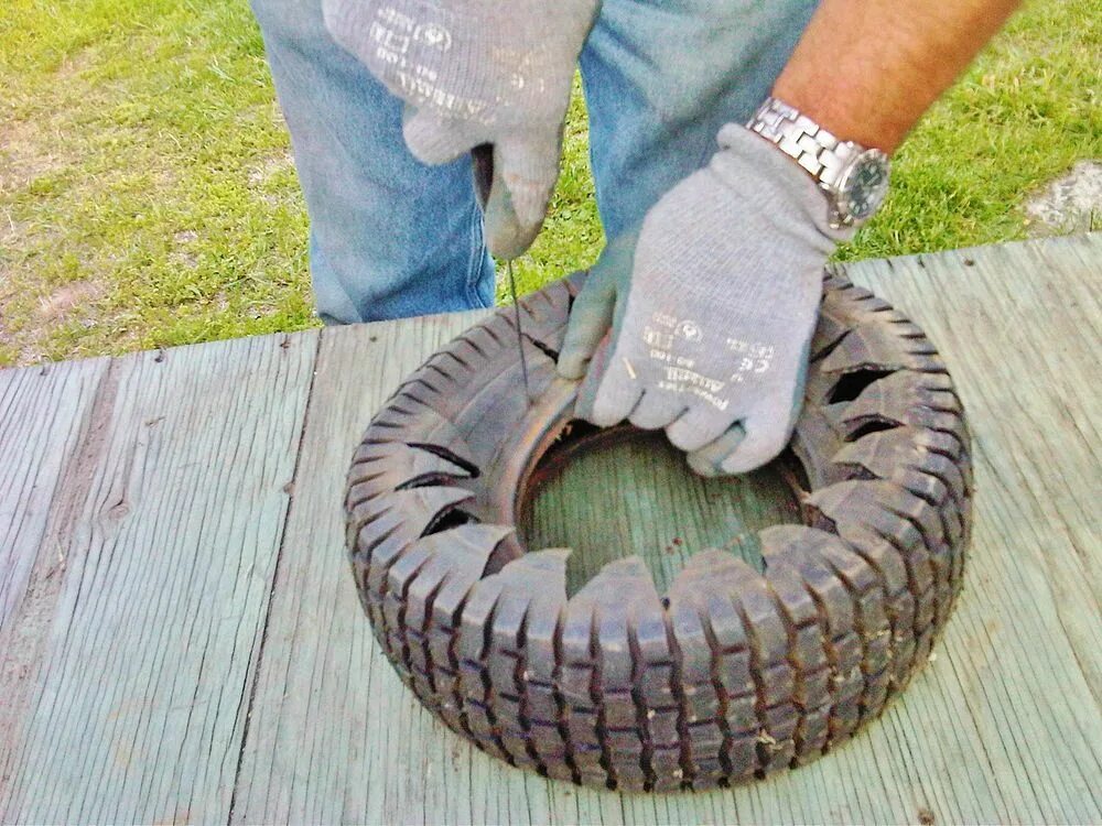 Покрышки поделки фото Create a flower planter from an old tire! Old tires, Tire planters, Flower plant