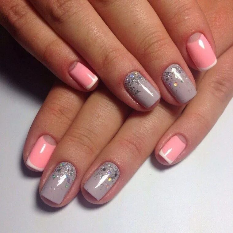 Покрытие гель лаком дизайн 2024 Idea per delle unghie decorate con una french manicure inversa di colore rosa, s