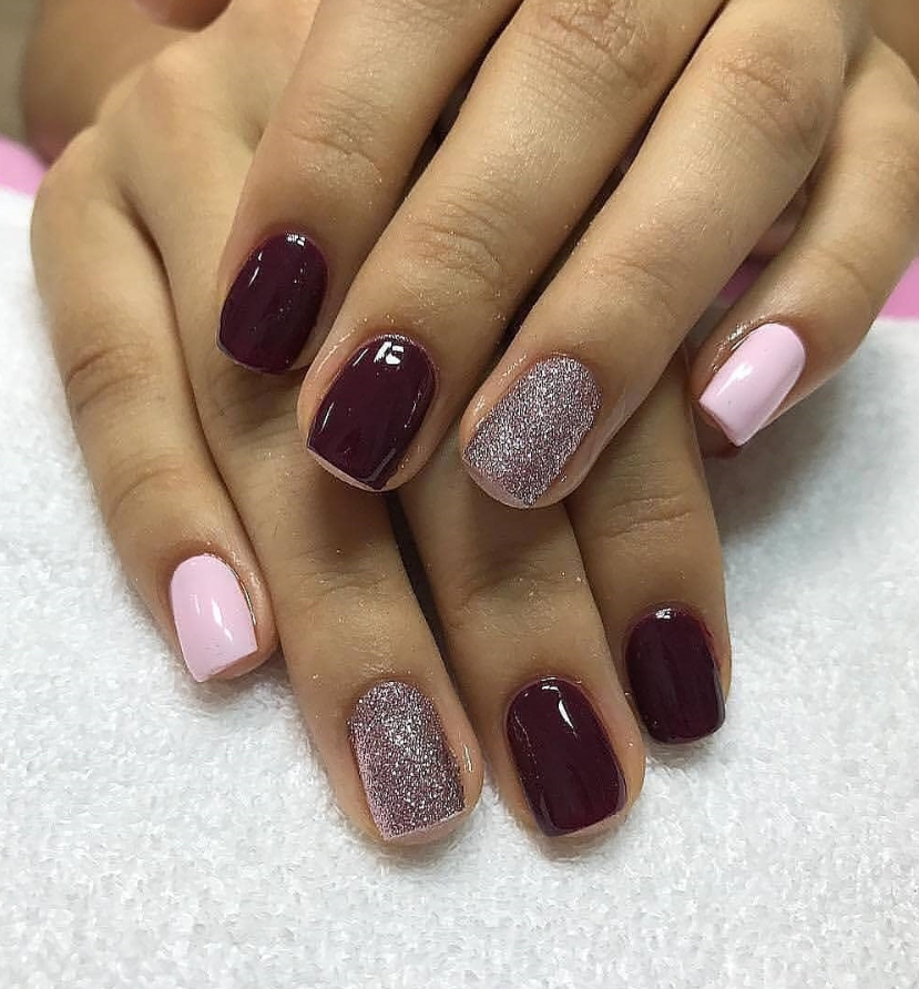 Покрытие лаком ногтей дизайн фото 36 Sparkle Glitter Acrylic Nail Designs Ideas For Short Square & Almond Nails - 