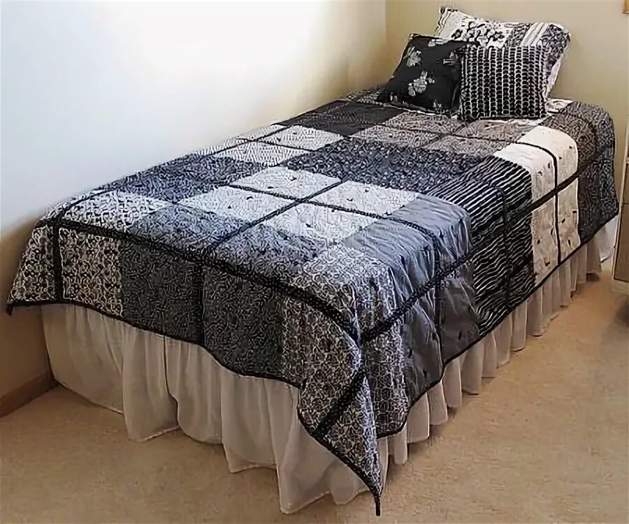 Покрывало из ткани своими руками фото Своими руками White quilt, Black and white quilts, Baby patchwork quilt