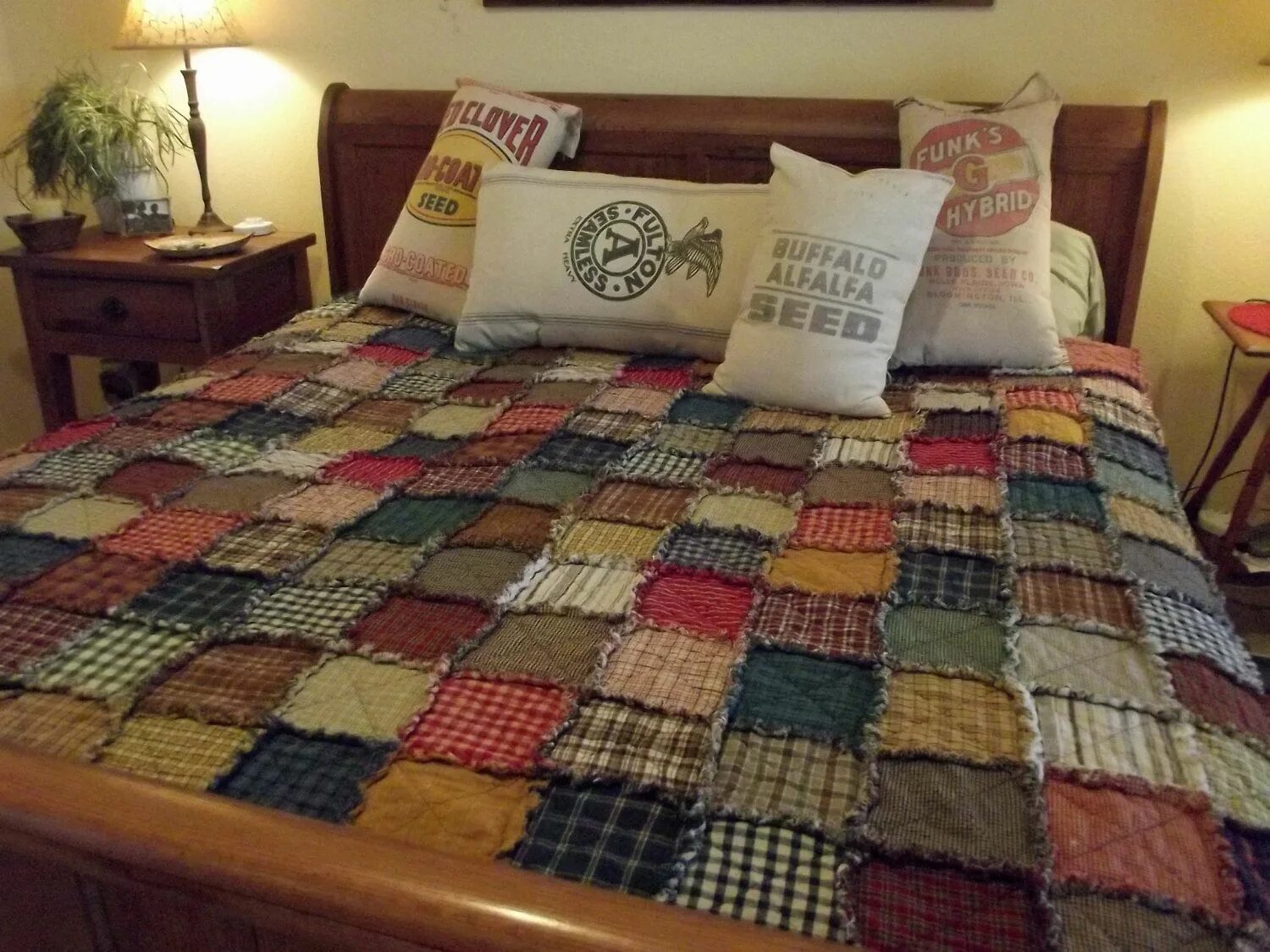 Покрывало из ткани своими руками фото King Size Scrappy Rag Quilt Лоскутное одеяло, Потрепанный квилт, Одеяло