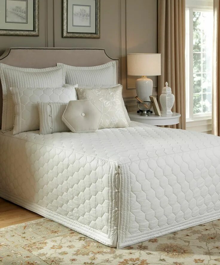 Покрывало на кровать фото новинки красивые Nostalgia Home Ivory Lexington Bedspread zulily Bedding sets, Bed spreads, Home 