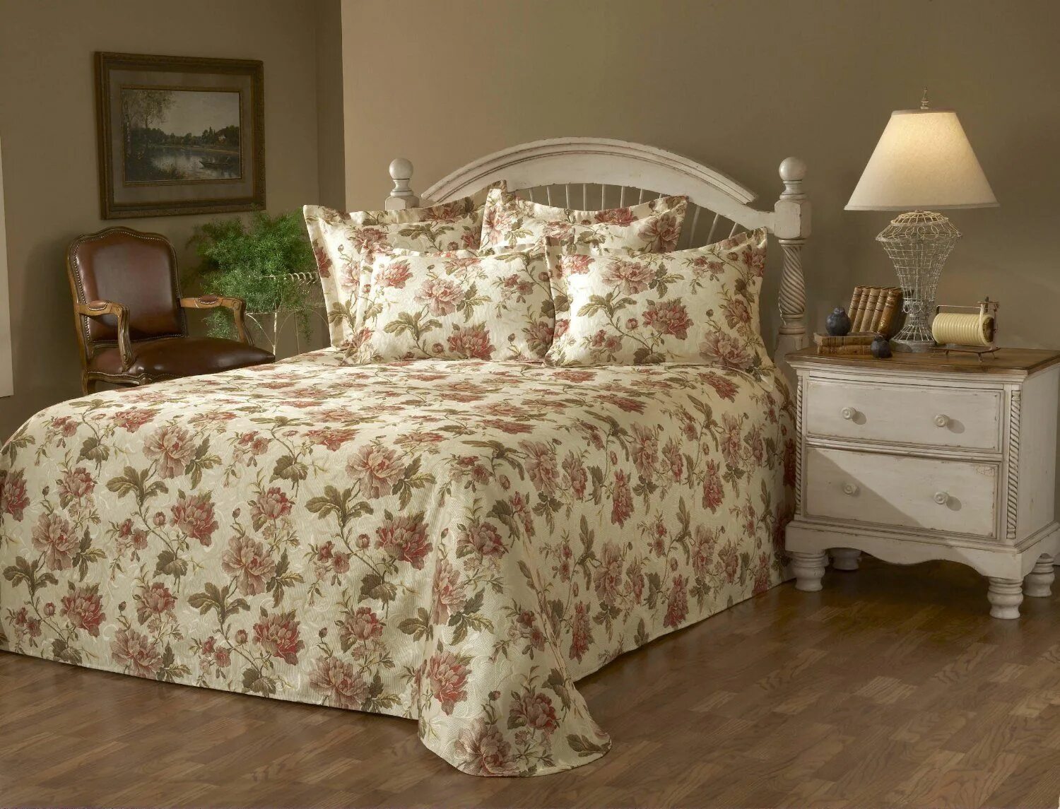 Покрывало на стену фото Amazon.com - Stylemaster Emma Printed Floral Queen Matelasse Bedspread, Natural 