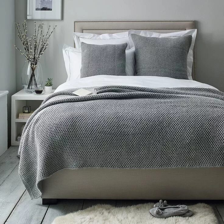 Покрывало в современном интерьере Holkham Throw & Cushion Covers New In Bedroom The White Company UK