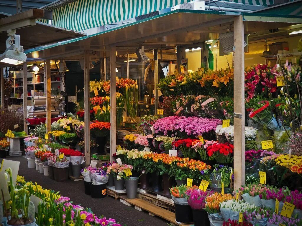 Покупка цветов фото The 7 Best Open Air Markets in France Flower farmer, Farmer, Flower market