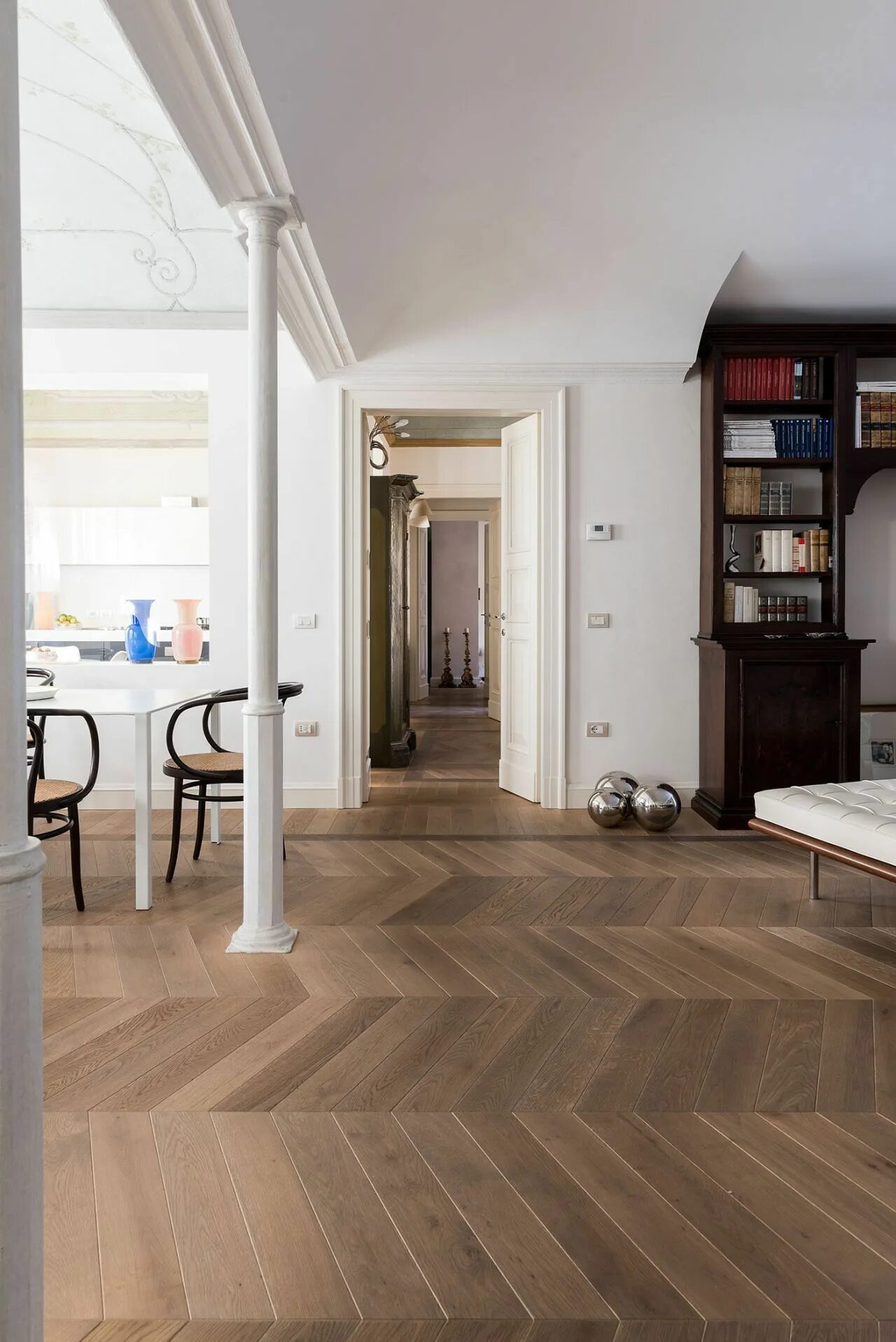 Пол елочка в современном интерьере Projects: Iconic design in an eighteenth century property Parquet by Tavar, supp