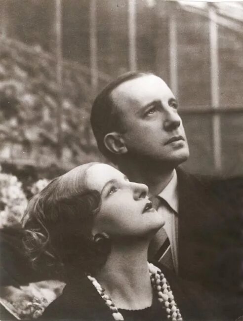 Поль элюар фото T for tout - Paul Éluard and Valentine Hugo, ca 1935 -by Man... Man ray, Man ray