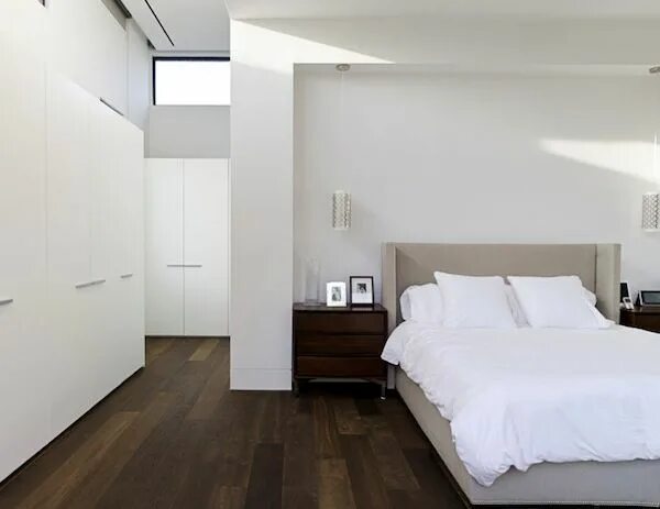 Пол интерьер спальни Light Or Dark Wood Flooring - Which One Suits Your Home? Minimalist bedroom, Bed