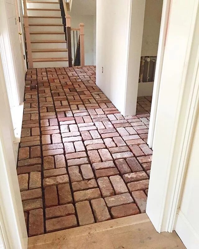 Пол из кирпича фото Maggie Griffin on Instagram: ""Oh, hi, beautiful brick pavers!" Finishing up flo