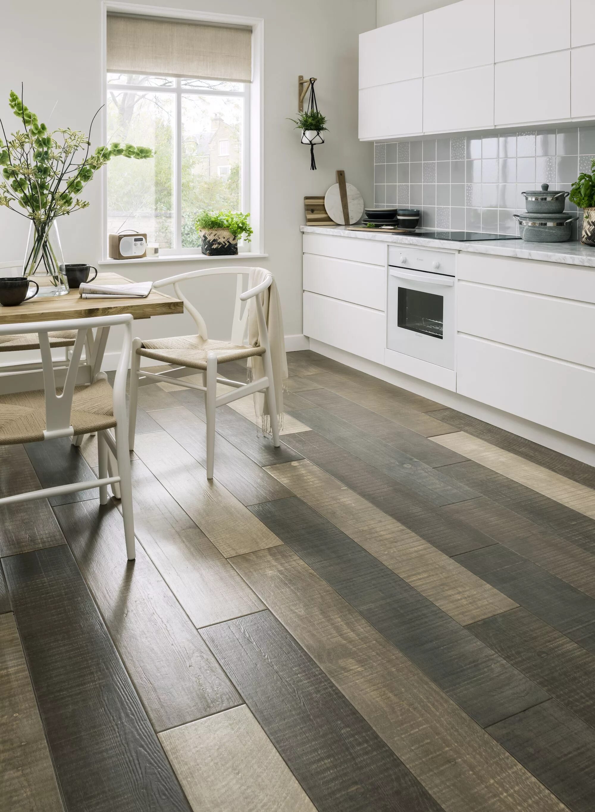 Пол плитка ламинат фото Slumber ™ Hickory Mix Wood Effect Tile Topps Tiles #kitchen Ceramic tile floor k