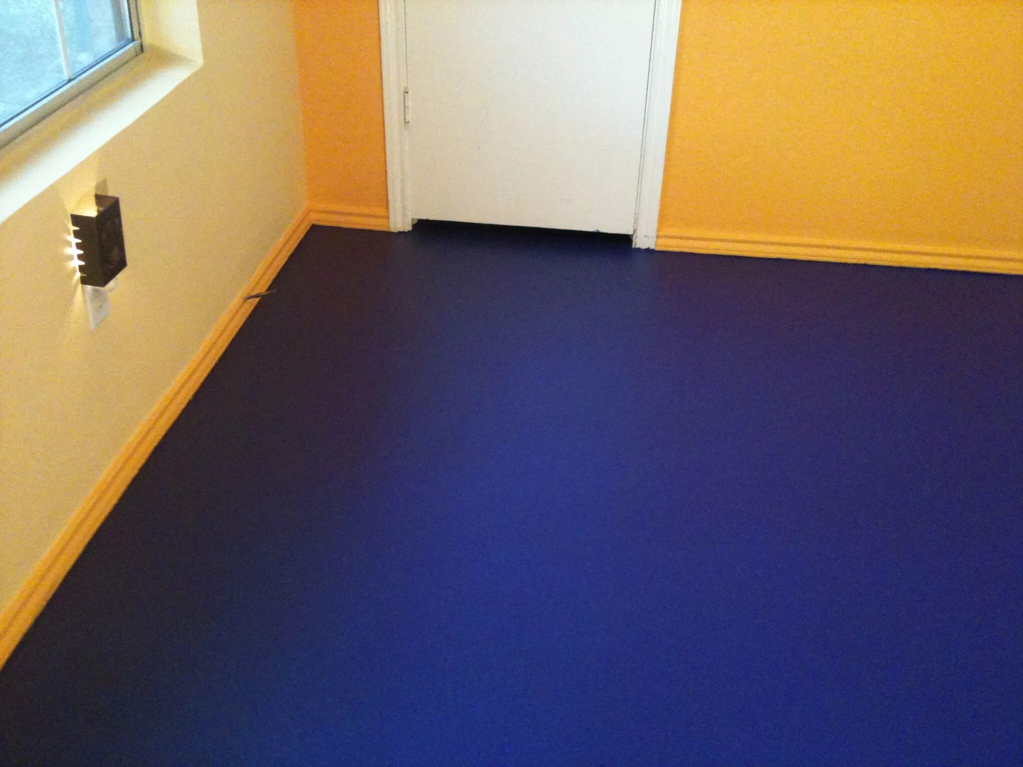 Пол покрашенный краской фото Creative Home Interior Design Painted cement floors, Painted concrete floors, Ba
