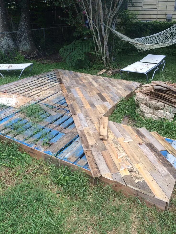 Пол в беседке из доски своими руками Patio Deck Out Of 25 Wooden Pallets * 1001 Pallets Patio, Backyard, Pallet patio