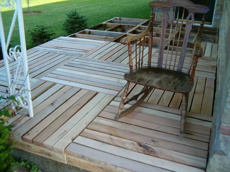 Пол в беседке из доски своими руками Pallet Wood Front Porch Cortile laterale, Idee, Fai da te giardino