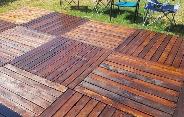 Пол в беседке варианты Wood Pallet Deck. stained and clear coated Pallet decking, Pallet deck diy, Pall