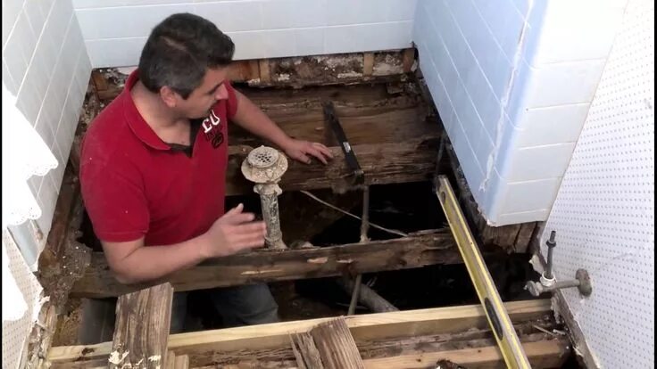 Пол ванной в деревянном доме варианты How to repair a bathroom floor structure Bathroom toilet decor, Bathroom floorin