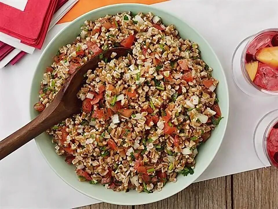 Полба блюдо фото Mediterranean Farro Salad Video : Food Network Food network recipes, Farro recip