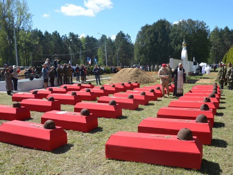 Поле памяти фото В преддверии Дня Победы в Калужской области перезахоронили останки 215 красноарм