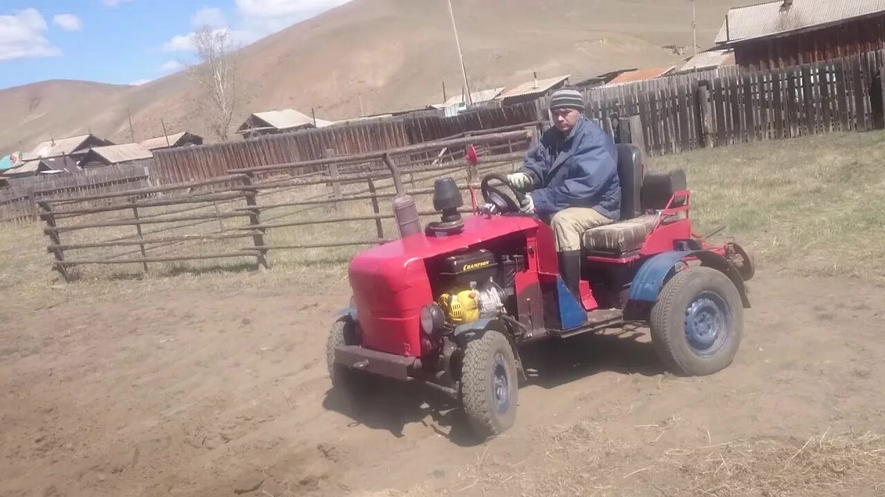 Поле самоделки Пашем поле самодельным минитрактором - YouTube