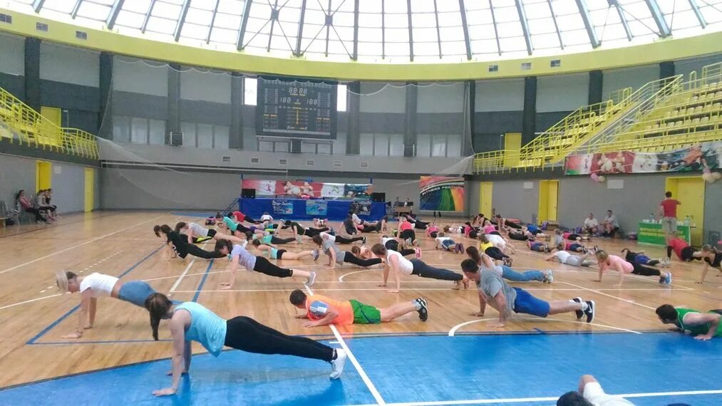 Полесский спортивный комплекс фото В универсальном спортивном зале спорткомплекса Полесского университета прошёл тр