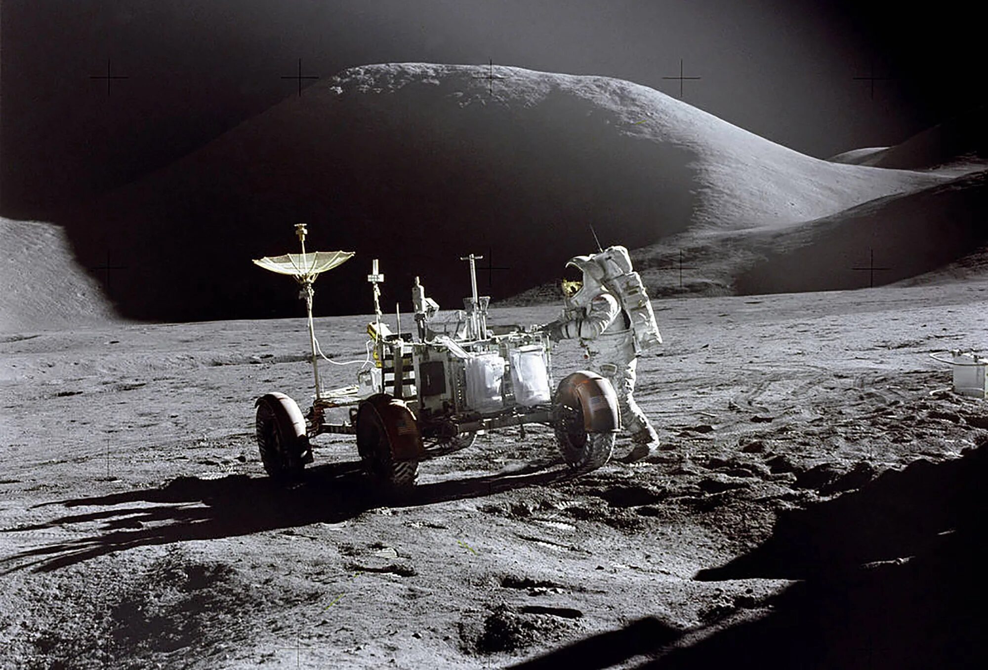 Полет на луну фото NASA Takes Small Steps on Accelerated Journey to Moon Landing - Bloomberg