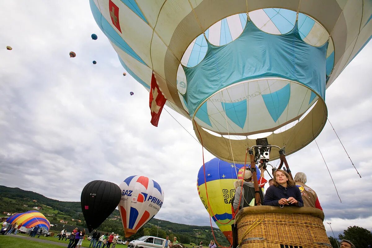 Полет на шаре фото Fichier:Austria - Hot Air Balloon Festival - 0036.jpg - Wikipédia