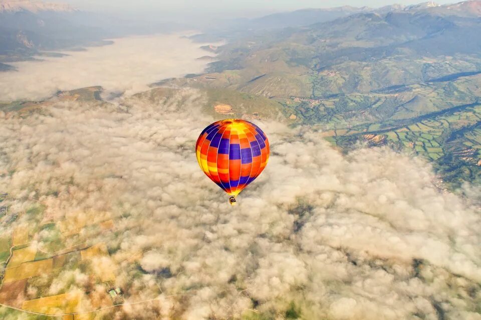 Полет на шаре фото Barcelona Morning Hot Air Balloon Flight with Breakfast GetYourGuide