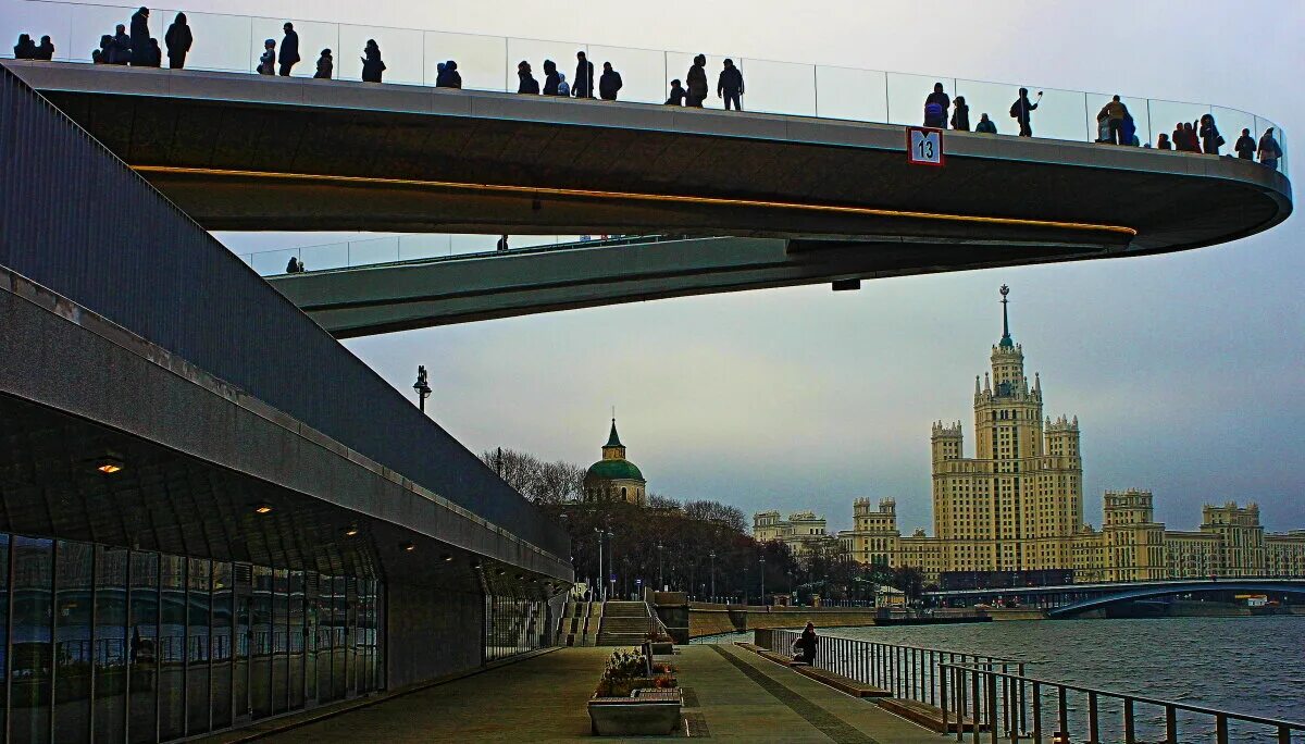 Flying Theater" at Zaryadye Park - YouTube