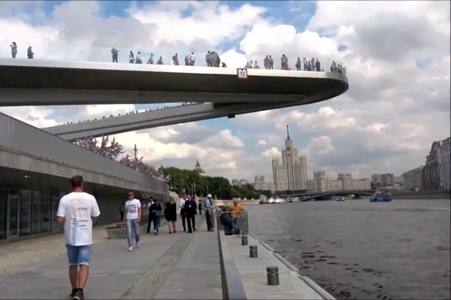 Flying Theater" at Zaryadye Park - YouTube