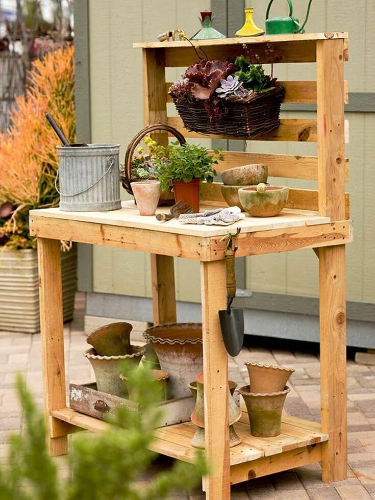 Полезное для дома дачи своими руками Create a Unique Place to Grow With These Free Potting Bench Plans Pallet potting