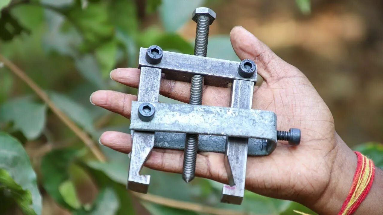 Полезные самоделки и приспособления How I made a mini bearing puller tool from square bar - YouTube