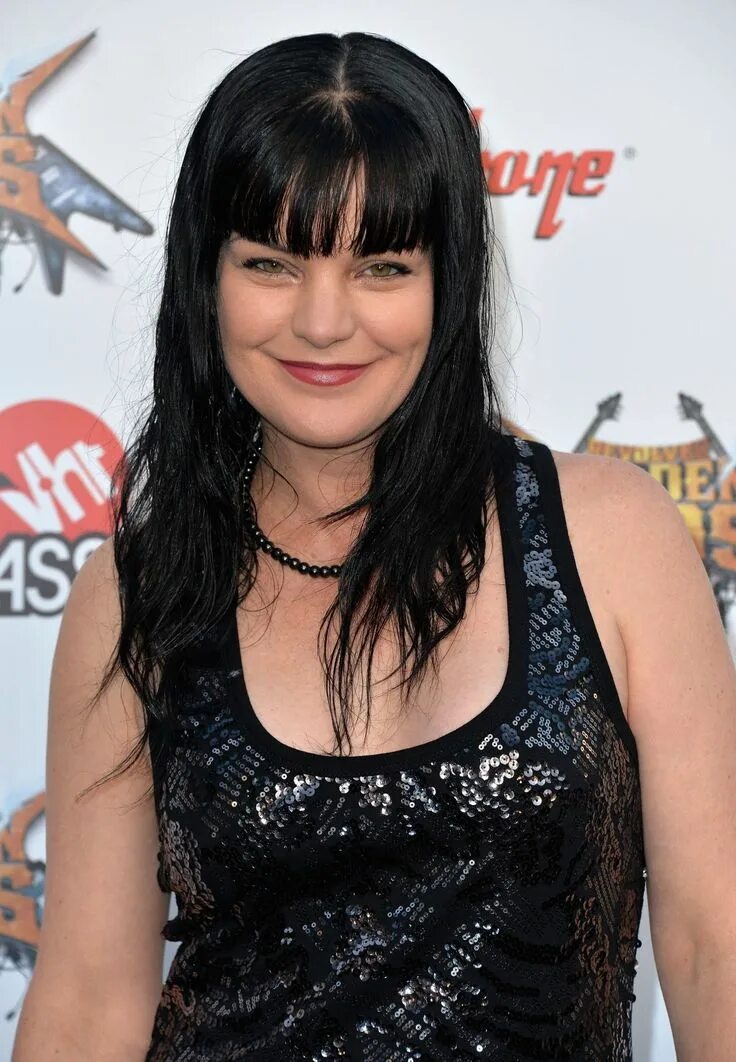 Поли перретт фото PAULEY PERRETTE at 2014 Revolver Golden Gods Awards in Los Angeles Pauley perret