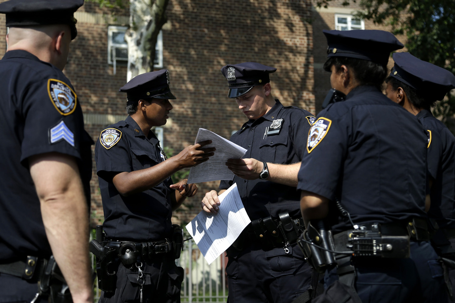 Полицейские работа фото Stop-and-frisk rules now posted 'conspicuously' for NYPD