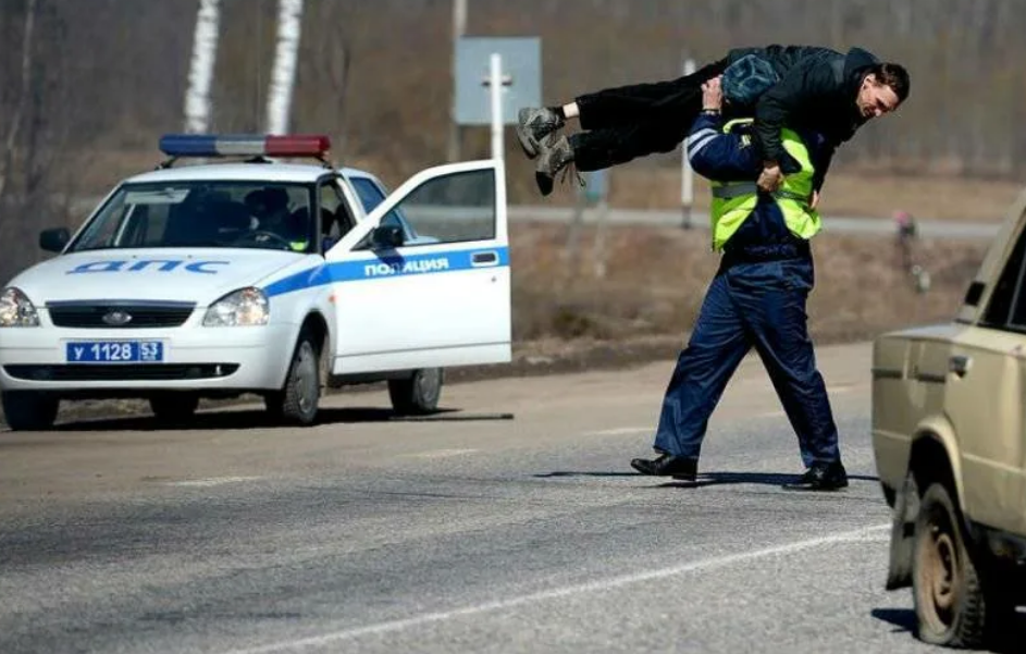 Полицейский на дороге фото Чем отличается ГАИ от ГИБДД Дневник Весты Дзен