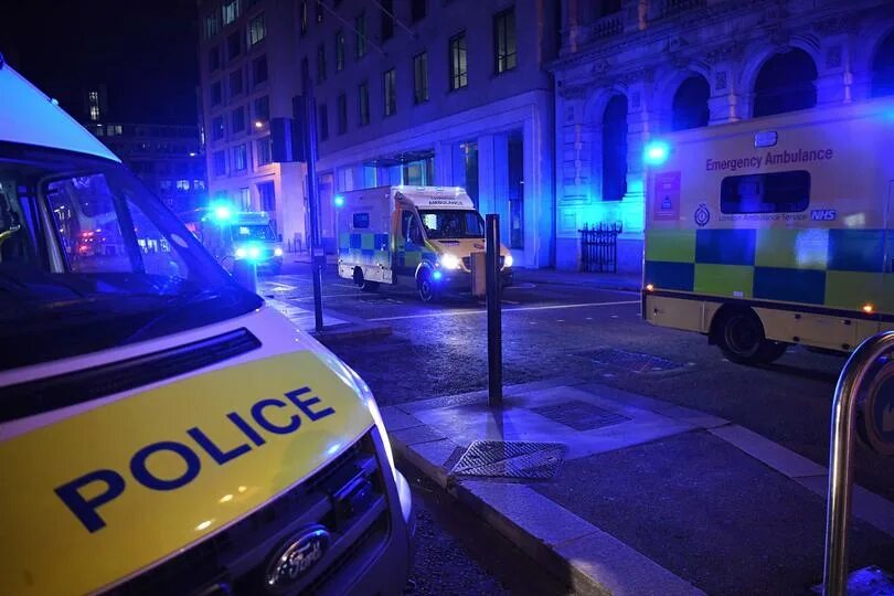 Полицейский ночью фото London attack: UK Police tell people to barricade themselves in The West Austral