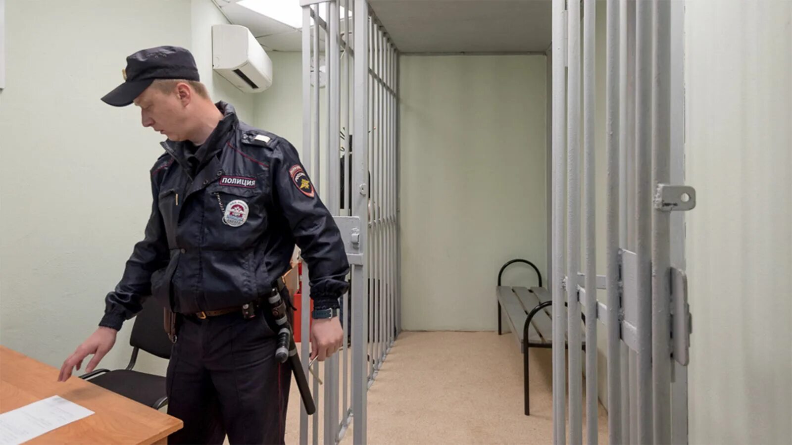 Полицейский отделение фото В Петербурге полицейские задержали 57-летнего мигранта по подозрению в убийстве 