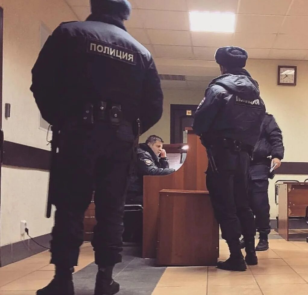 Полицейский отделение фото "С оружием он подошел к окну и открыл огонь". Стрельба в школе! Личность напавше