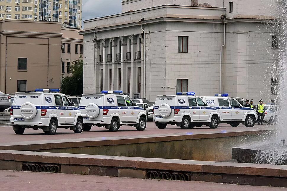 Полиция екатеринбурга фото С парада на дежурство: состоялся гарнизонный развод сотрудников полиции Екатерин