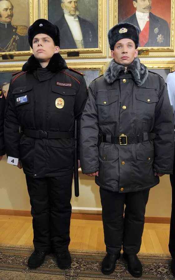 Полиция форма одежды фото Полицейских переоденут в новую "дизайнерскую" форму